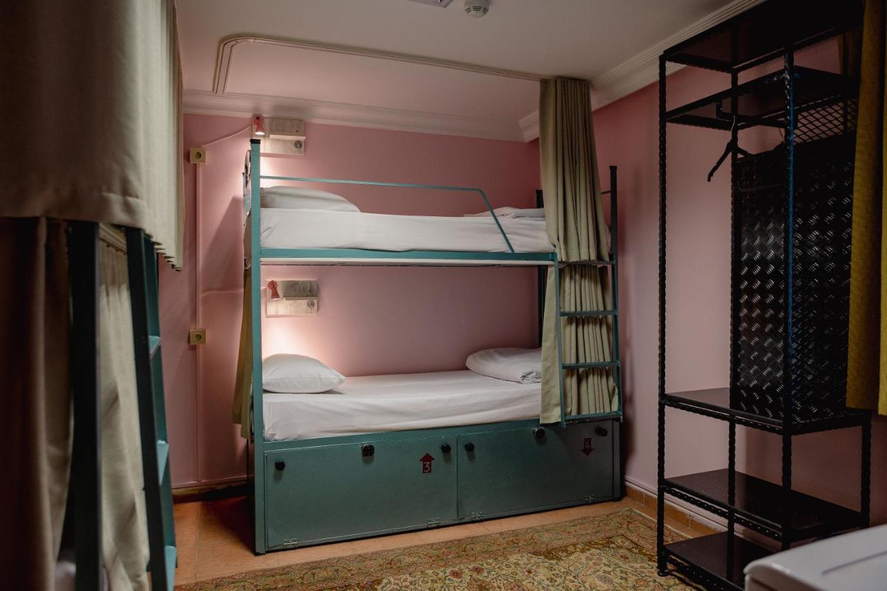Agora Hostel Истанбул Екстериор снимка
